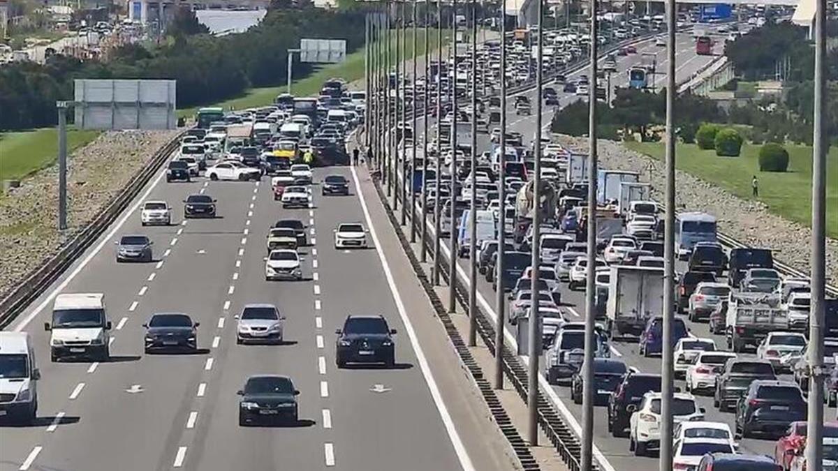 Стала известна причина пробки на аэропортовском шоссе в Баку