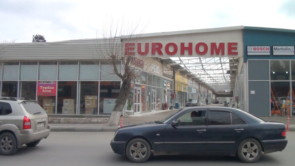 В Баку приостановили работу рынка стройматериалов Eurohome