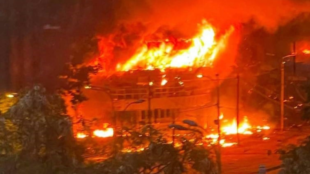 Посольство Азербайджана в Киеве повреждено после ракетного удара
