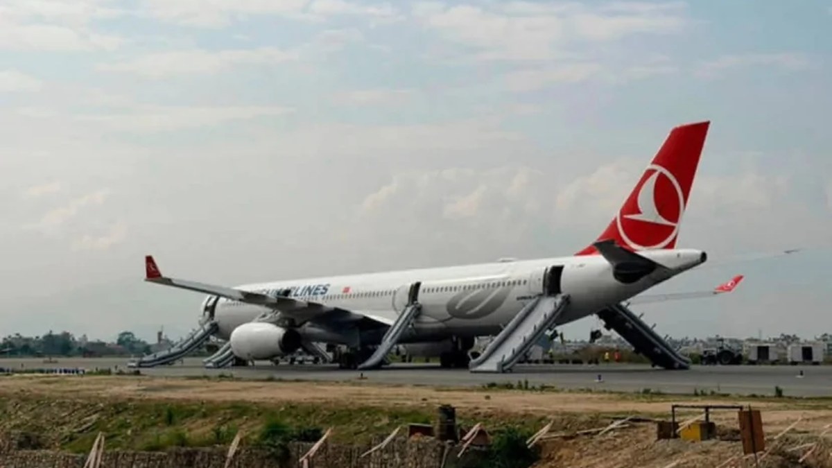 Самолет Turkish Airlines загорелся при посадке в Катманду