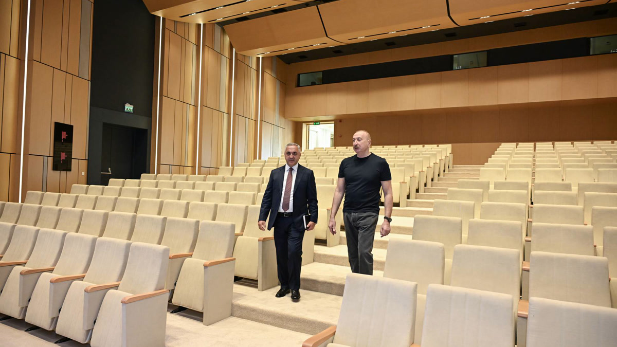Ильхам Алиев открыл обновленный Центр культуры в Ханкенди