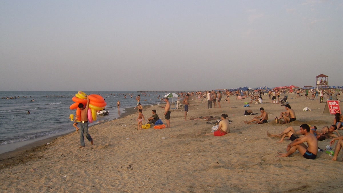 На пляжах Абшерона 21 июня ожидается вода до 24 градусов