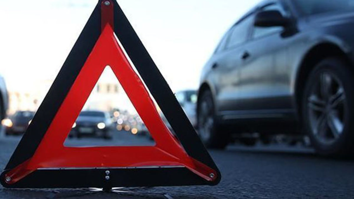 В Агдере микроавтобус с туристами попал в ДТП: пострадали пять человек