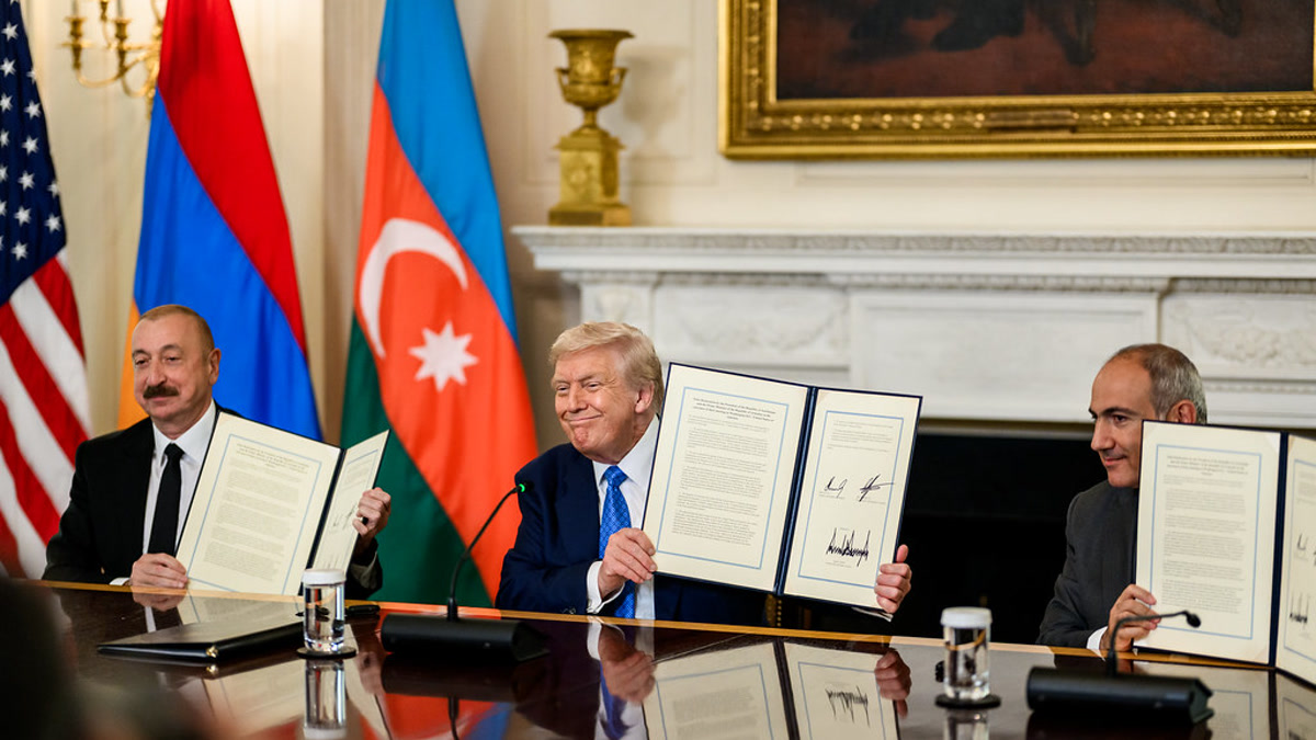 Ильхам Алиев поздравил Дональда Трампа и отметил партнерство с США