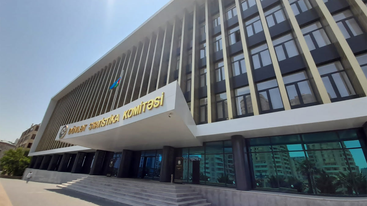 Средняя зарплата в Азербайджане выросла до 1172 манатов