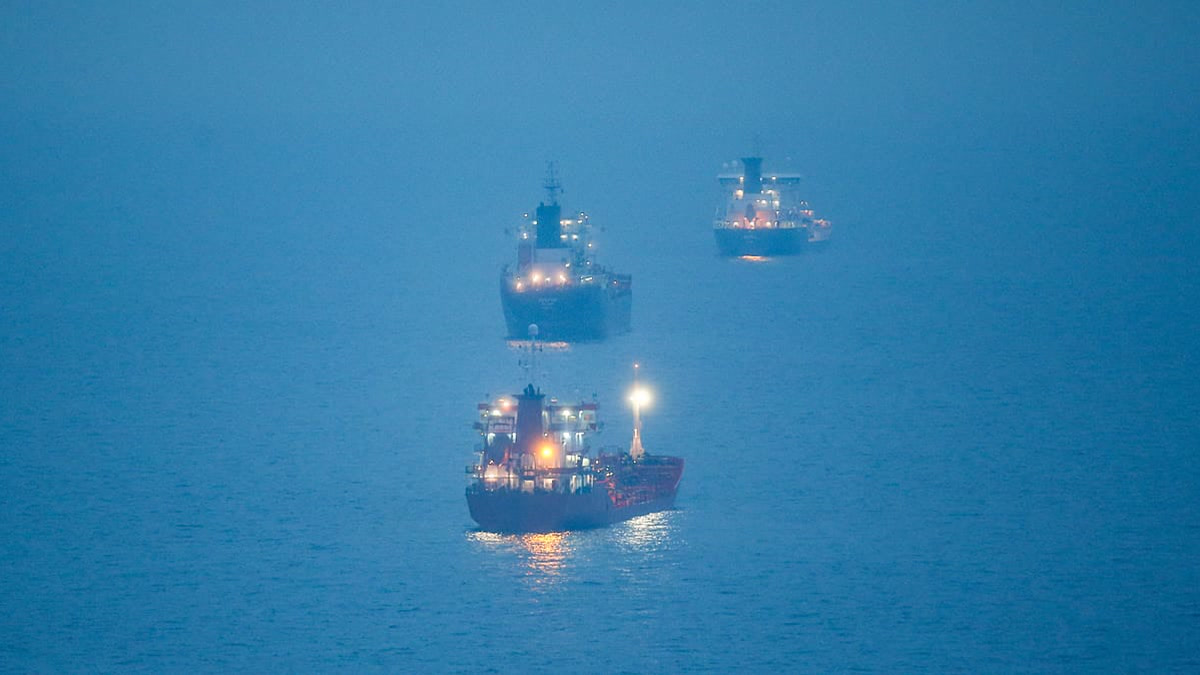 Пять граждан Азербайджана погибли при атаке на суда в Азовском море