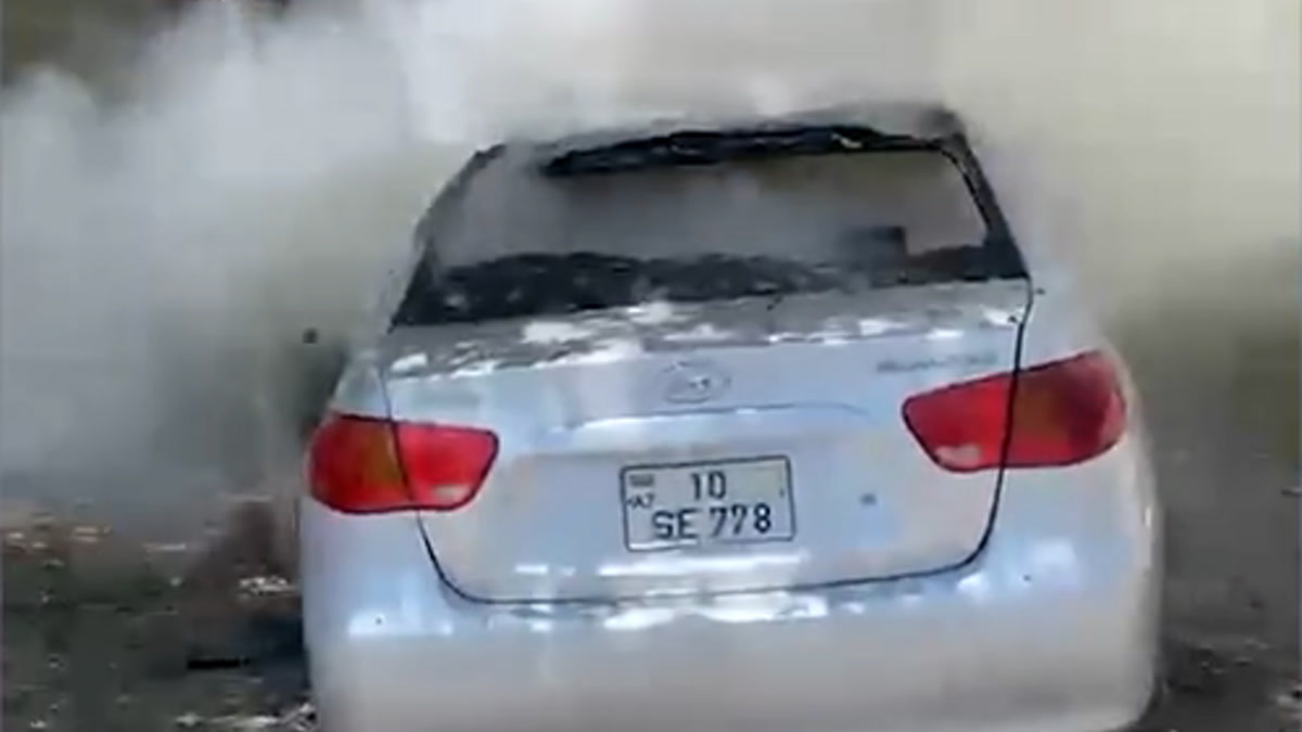 В Низаминском районе Баку загорелся автомобиль Hyundai