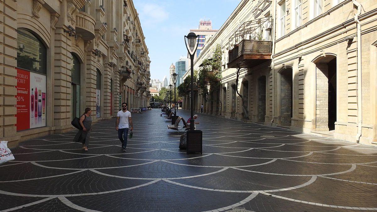 В центре Баку расширят пешеходные зоны на пяти улицах