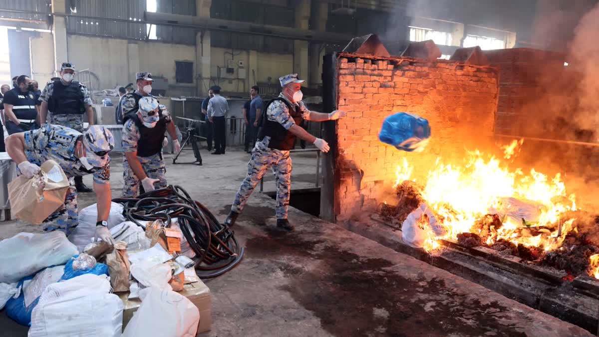 В Главном таможенном управлении на воздушном транспорте прошла антикоррупционная операция