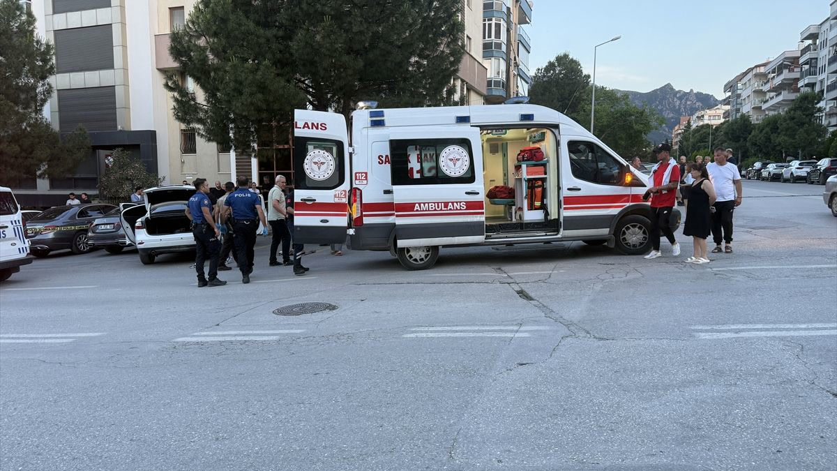 В Денизли ранили двух азербайджанок при нападении на автомобиль