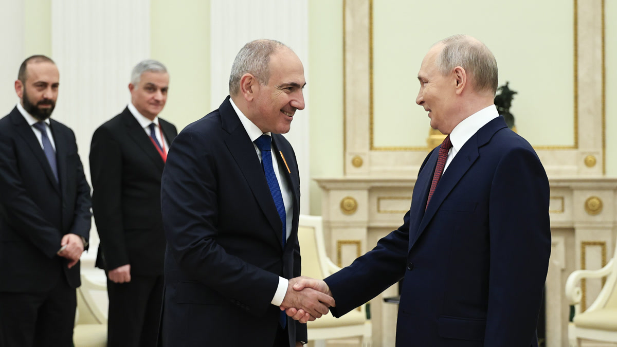 Пашинян заявил о надежде приехать в Баку на саммит Европейского политического сообщества