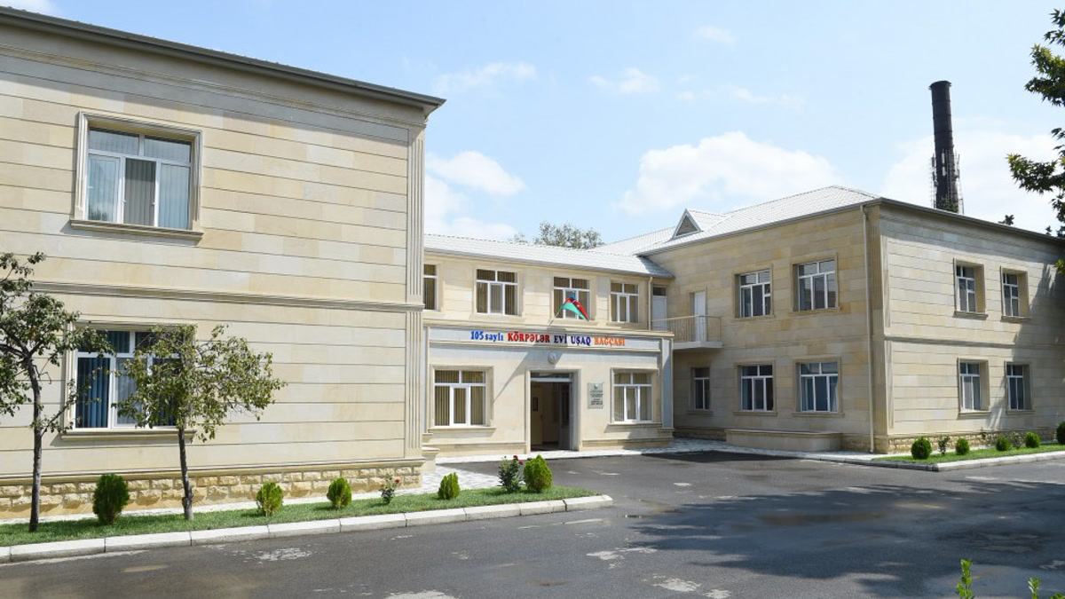 В Товузе женщину ранили в рабочем кабинете детского сада