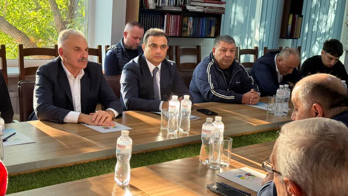 Зеленский наградил главу азербайджанской диаспоры Украины Хикмета Джавада