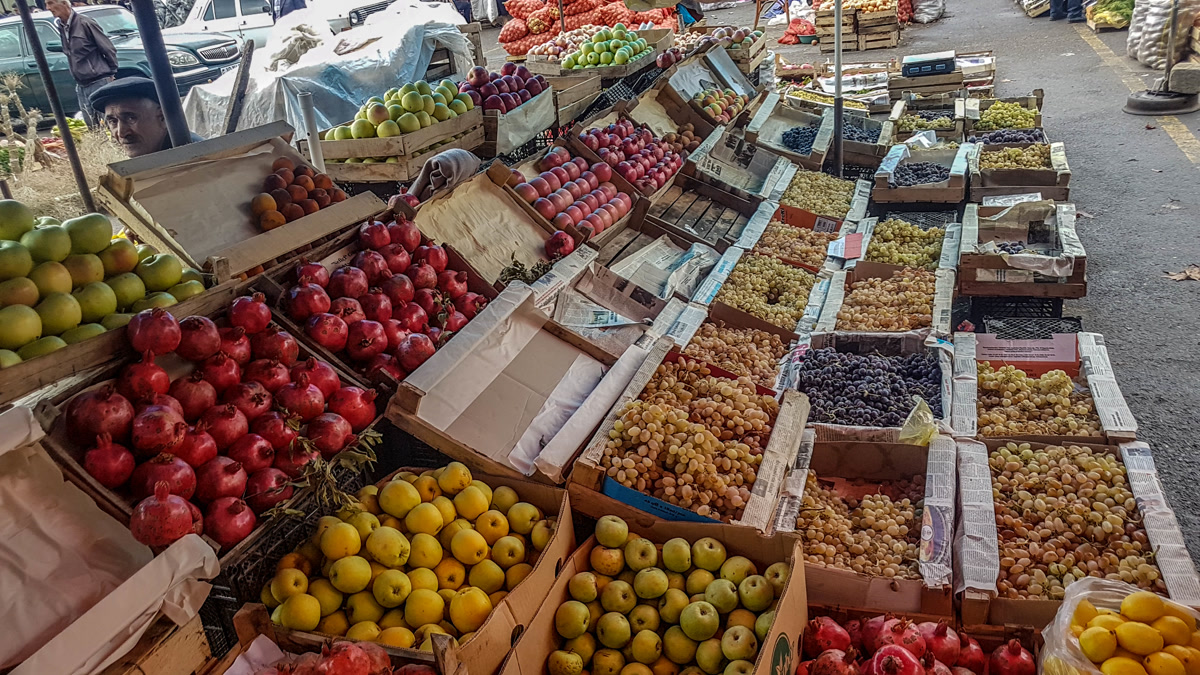 В Азербайджане начнут маркировать все открытые продукты на рынках