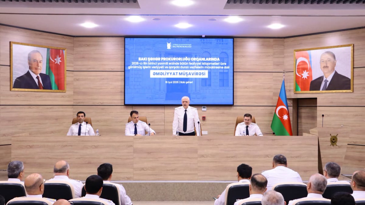 В прокуратуре Баку одного сотрудника освободили от должности