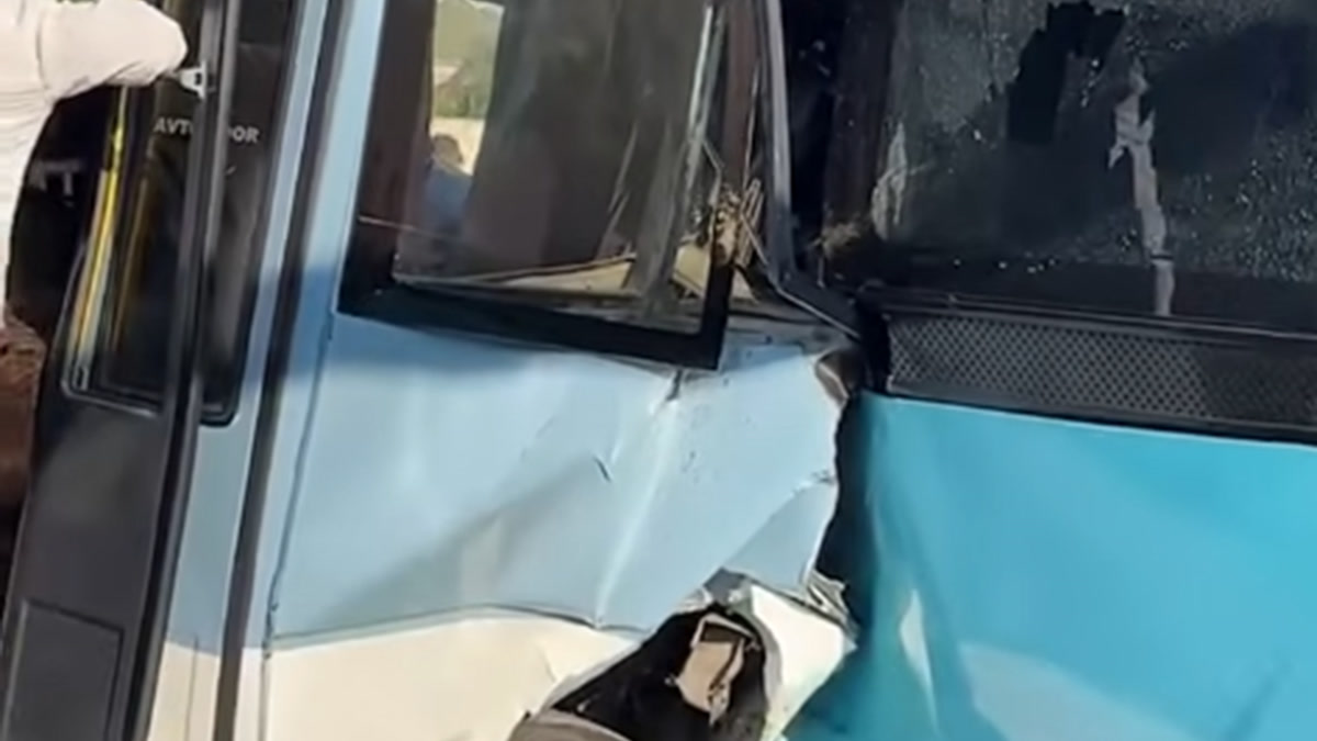 В Баку при столкновении двух автобусов пострадали 22 человека