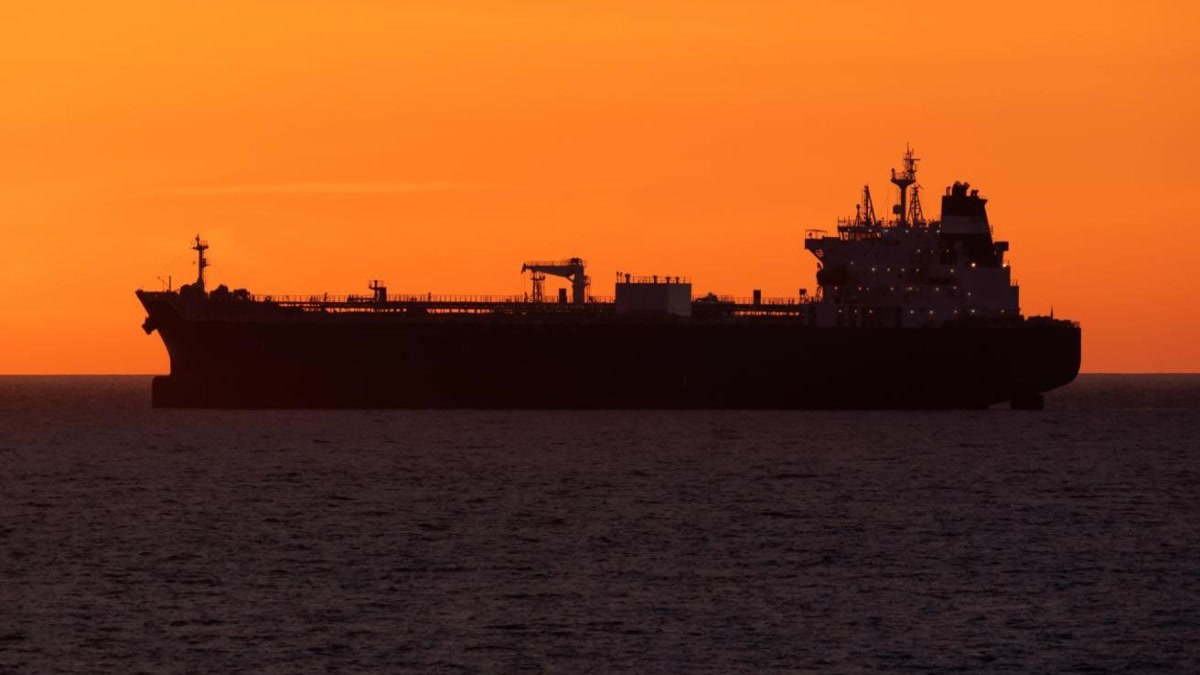 Атака дронов остановила погрузку нефти на морском терминале КТК