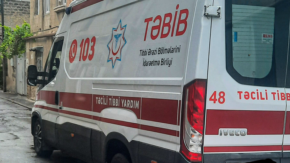 В Нахчыване перевернулась машина скорой помощи, пострадали четыре человека