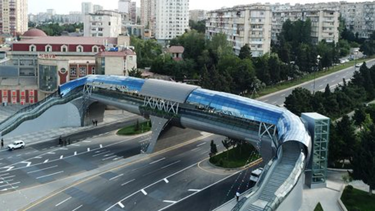 В Баку жители жалуются на неработающий лифт у перехода на «Украинском круге»