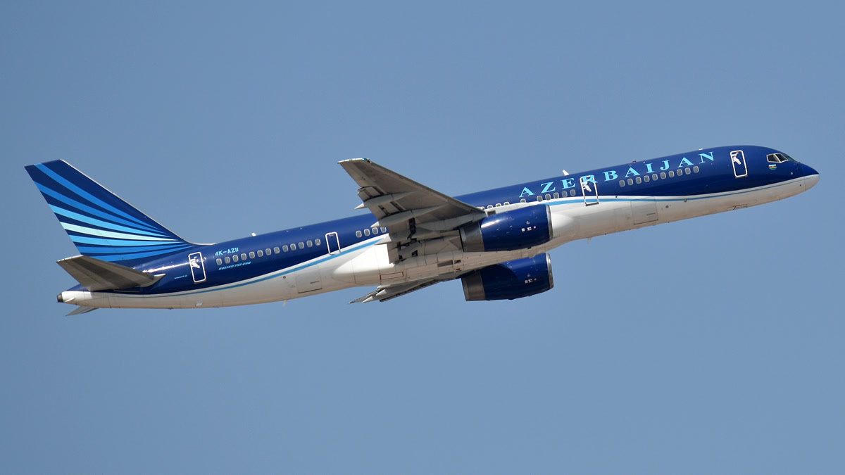 AZAL увеличит число рейсов из Баку в Стамбул и Тбилиси