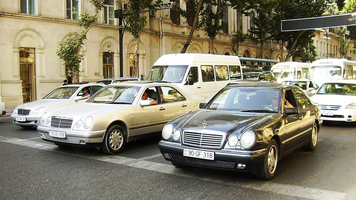 В Азербайджане объяснили снижение цен на автомобили в июле