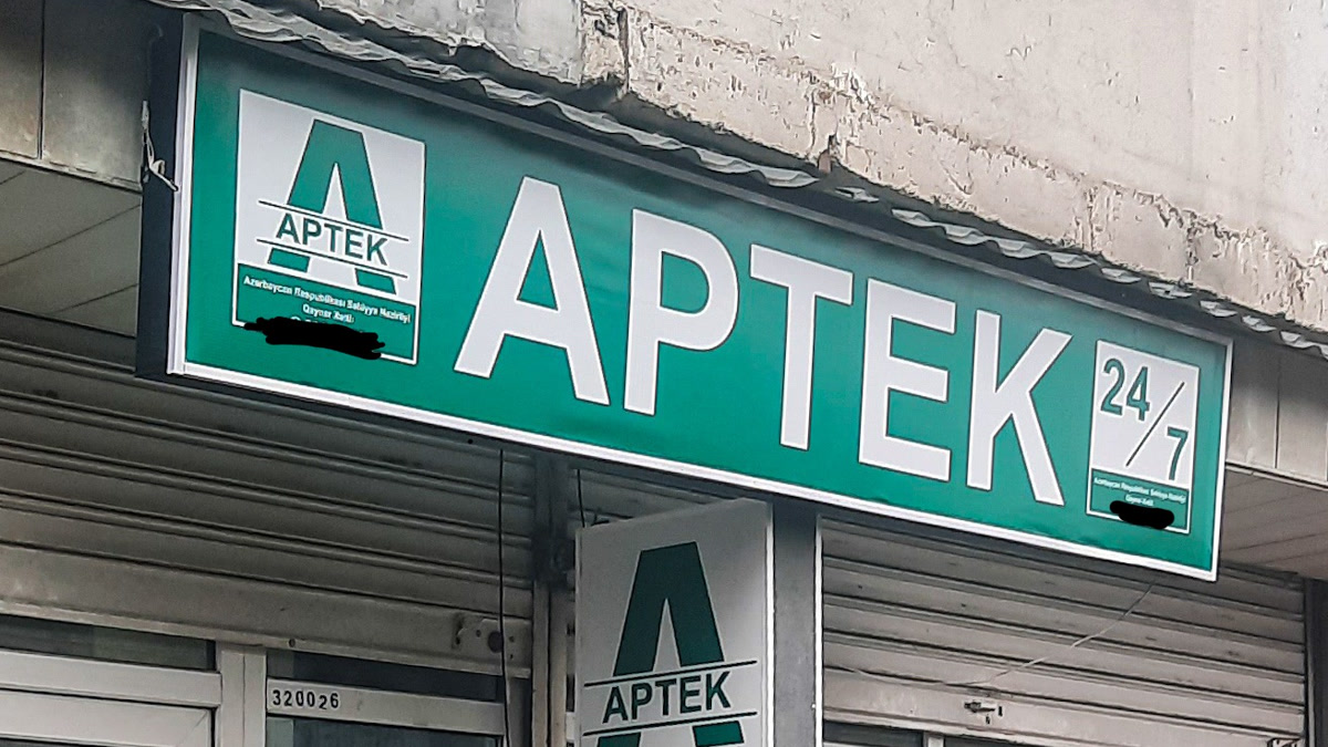 В центре Баку мужчина умер в аптеке на улице Узеира Гаджибейли