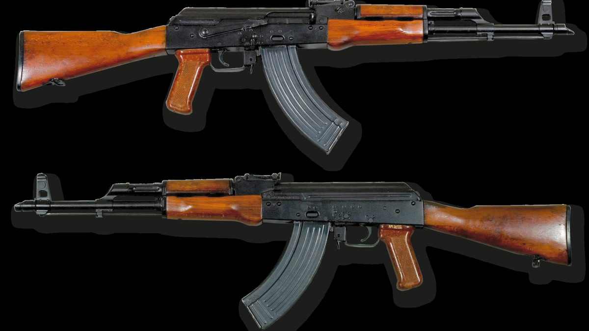 В поселке Дигах нашли закопанный автомат Калашникова и боеприпасы