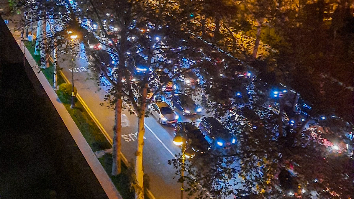 Водителей в Азербайджане предупредили об опасности на дорогах из-за дождя и ветра