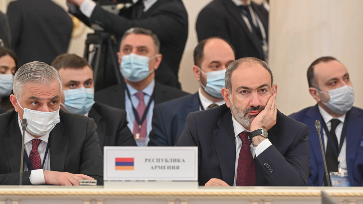 Пашинян поздравил народ Азербайджана с 8 августа и заявил о мире