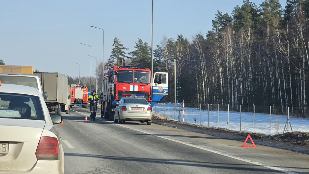 В Ширване столкнулись грузовик Hyundai и легковой автомобиль: один человек погиб