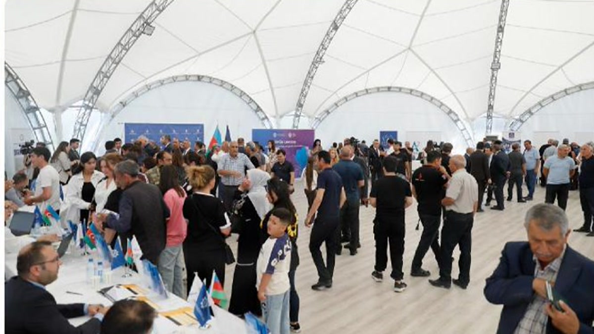В Азербайджане за полгода создали 52,3 тысячи новых рабочих мест