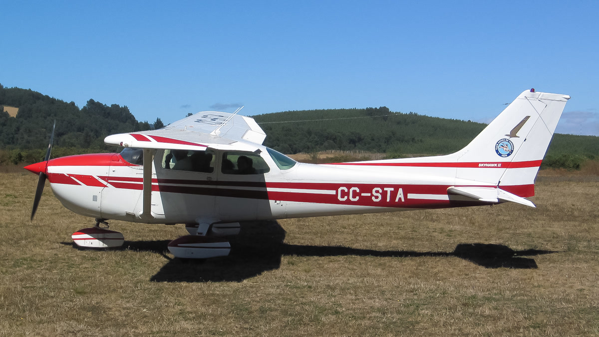 В Татарстане Cessna 172 упала во двор дома: погибли два человека