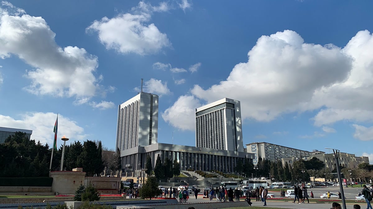 В Азербайджане собеседования на госслужбу хотят проводить в два этапа