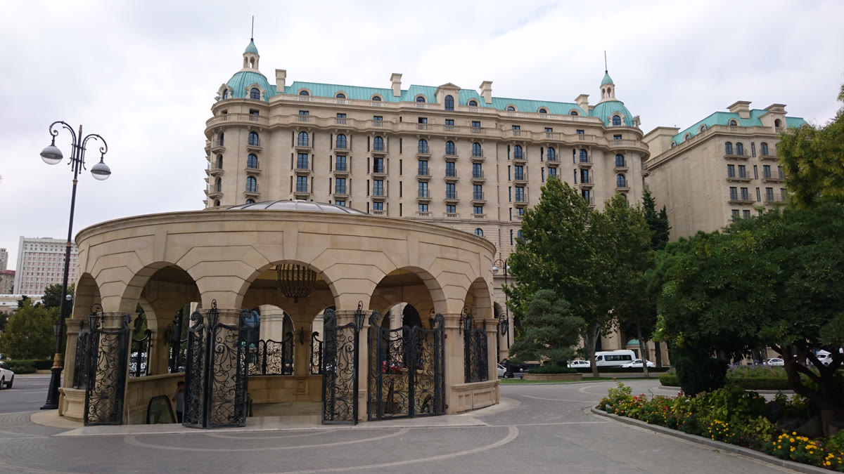В отеле Four Seasons в Баку женщину арестовали на 10 суток
