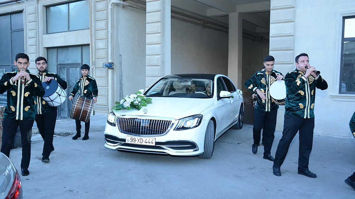 В Азербайджане предложили ограничить свадьбы двумя часами и 100 гостями
