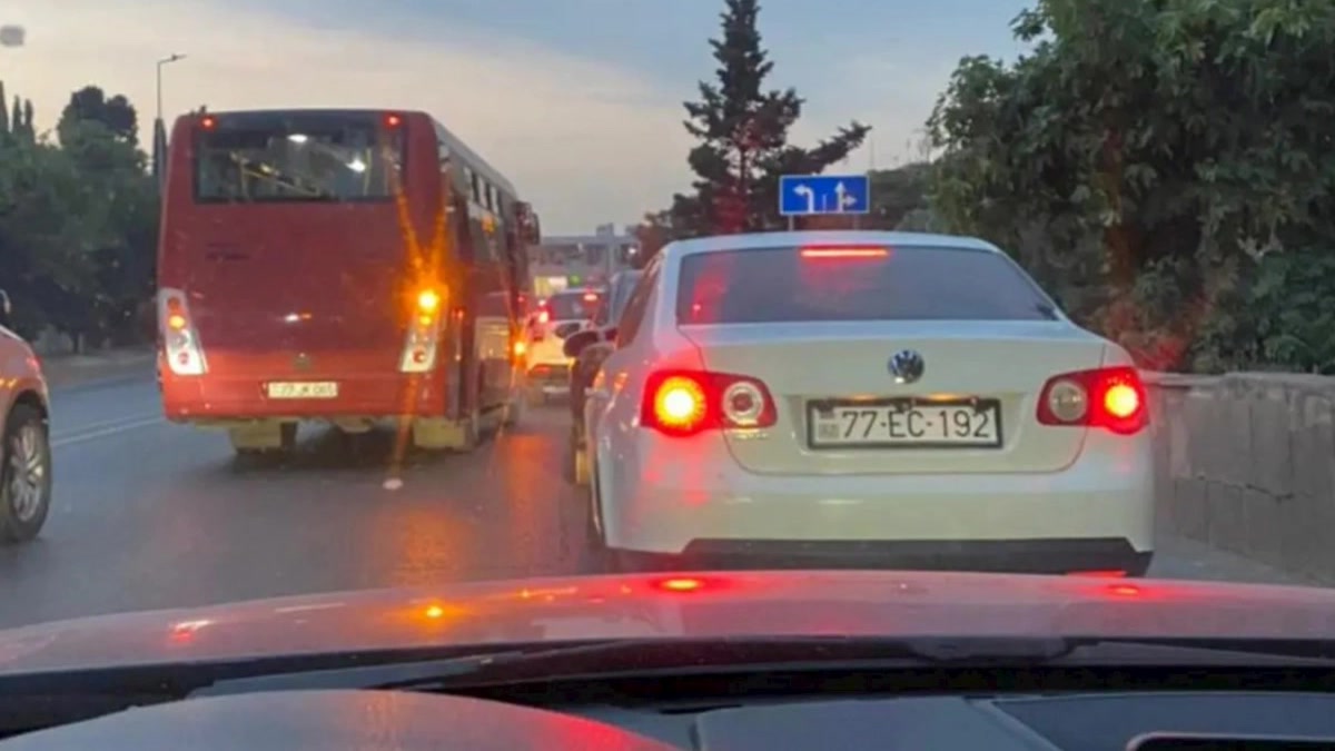 На проспекте Азадлыг в Баку изменили схему движения и разметку