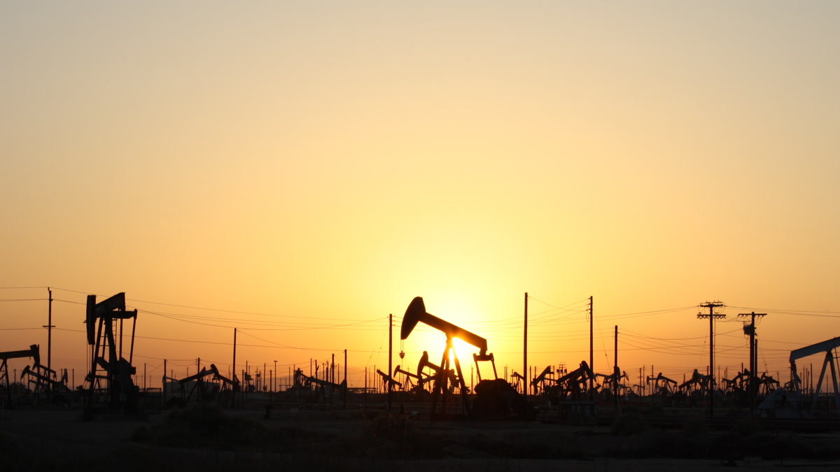 Мировые цены на нефть снизились: Brent опустилась до $102,25