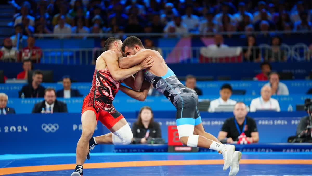 Два азербайджанских борца вышли в финал чемпионата мира в Астане
